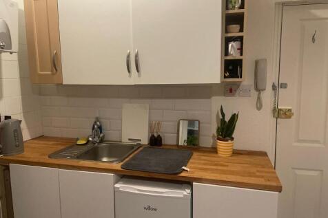 kitchen area.jpeg