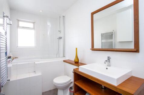 Main Bathroom.jpg