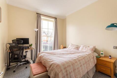 bedroom (2).jpg
