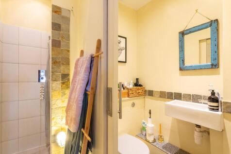 shower room (1).jpg