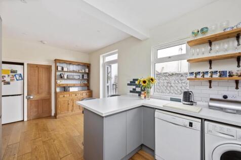 kitchen (2).JPG