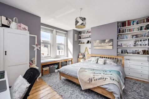 bedroom (5).JPG