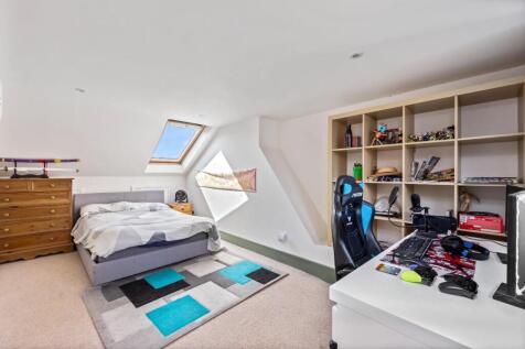 bedroom (2).JPG