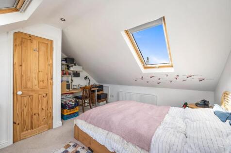 bedroom (1).JPG