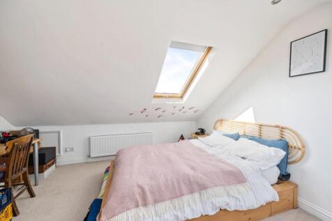 bedroom (2).JPG