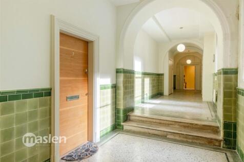 Communal Hallway (2).jpg