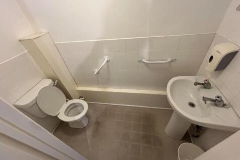 Room 8 Hereford wc.jpg