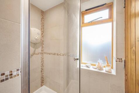flat shower room1.jpg