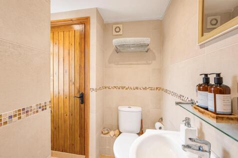 flat shower room2.jpg