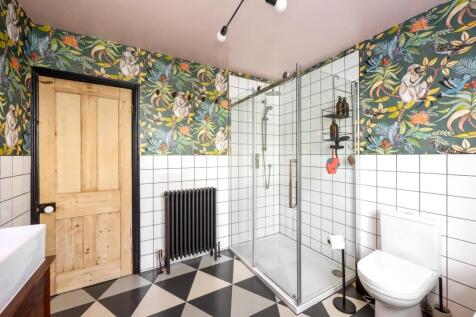 bathroom (2).JPG