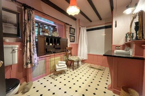 Bedroom 2 Ensuite