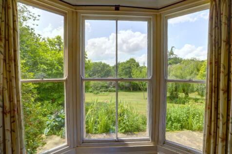 Lounge Bay Window