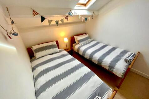 Twin Bedroom 