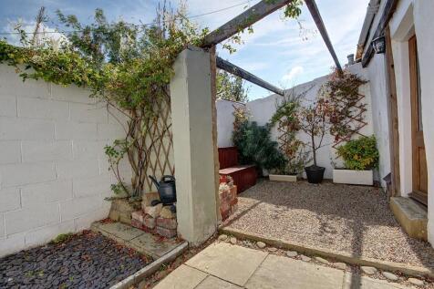 Yard at rear 