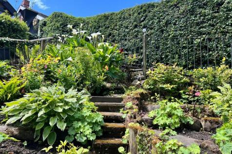 Steps and rockeries