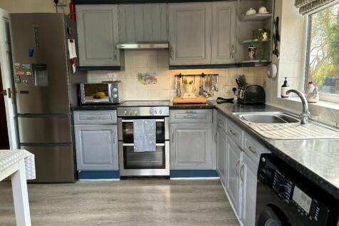 Kitchen side 1