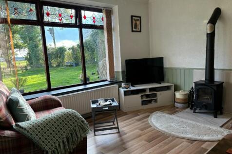 :Lounge side 1