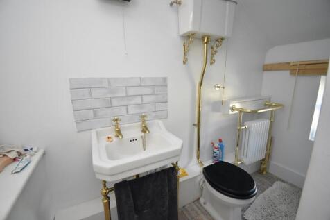 RECENTLY INSTALLED BATHROOM SUITE