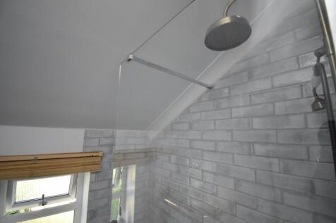 RECENTLY INSTALLED BATHROOM SUITE