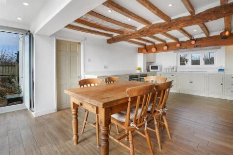 LIVING KITCHEN