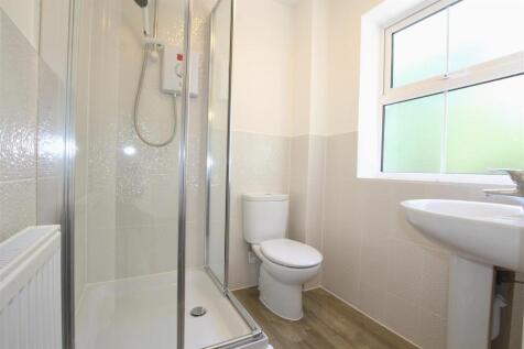 ENSUITE SHOWER ROOM