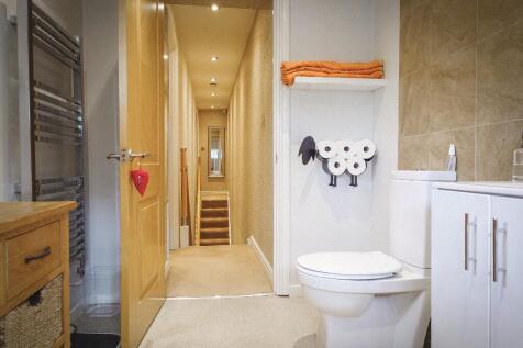 BATHROOM TO LANDING 