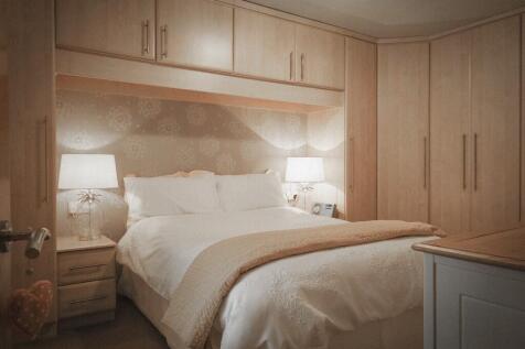 REAR BEDROOM 