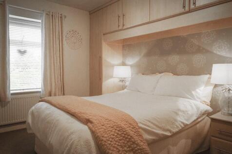 REAR BEDROOM