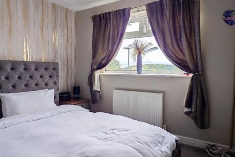 REAR BEDROOM