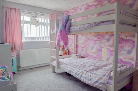 REAR BEDROOM 