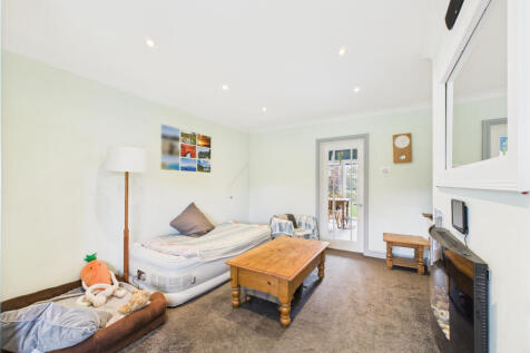 LIVING ROOM (3)