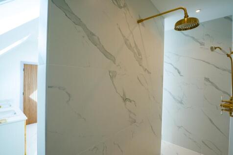 Master Ensuite b
