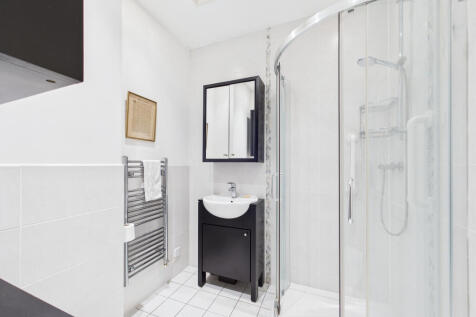 CAM01354G0-PR0609-STILL035