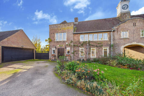 CAM01354G0-PR0614-STILL060