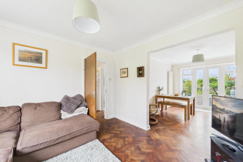 CAM01354G0-PR0615-STILL015