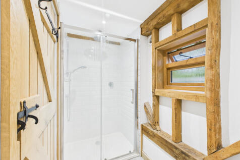 SHOWER ROOM (1)