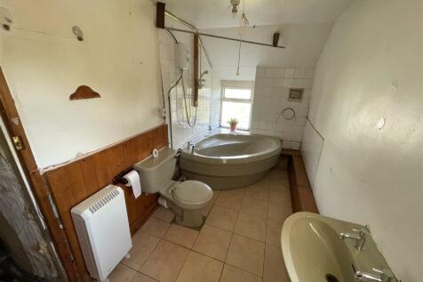 BATHROOM/WC