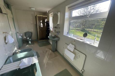 BATHROOM/WC