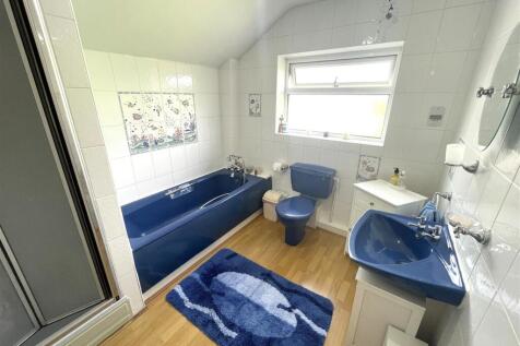 BATHROOM/WC