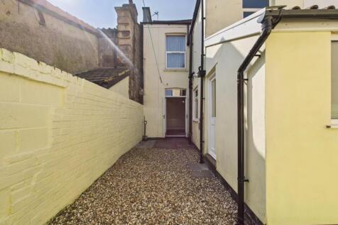 CAM01576G0-PR0239-STILL022.jpg