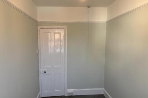 Bedroom 2 (2)