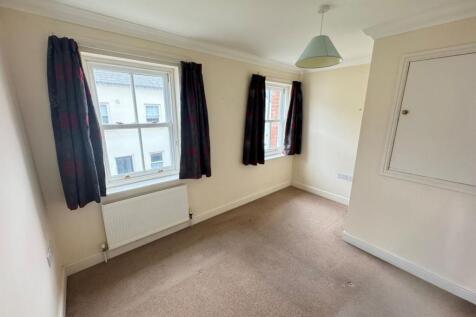 2 Brewery Court, Dawlish - Ft bed