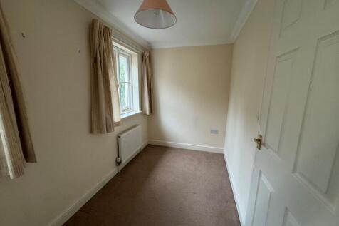 2 Brewery Court, Dawlish - Back bed