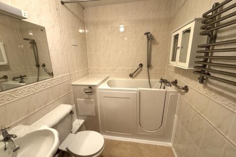 10 Brooklands - bathroom