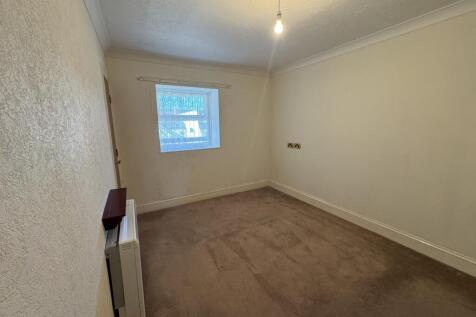 10 Brooklands - Bed1