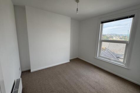 Flat 4, 9 Iddesleigh Tce -  bed