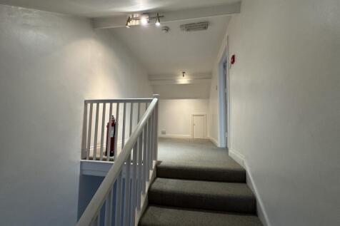 39 The Strand - stairs utility