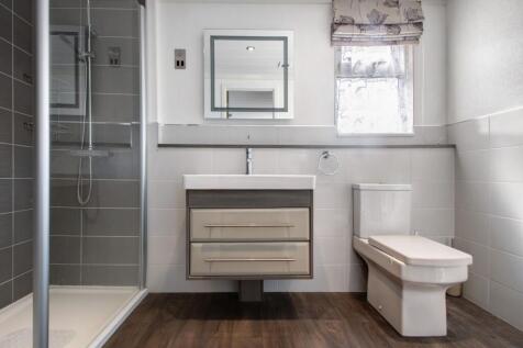 Ensuite to Main Bedroom