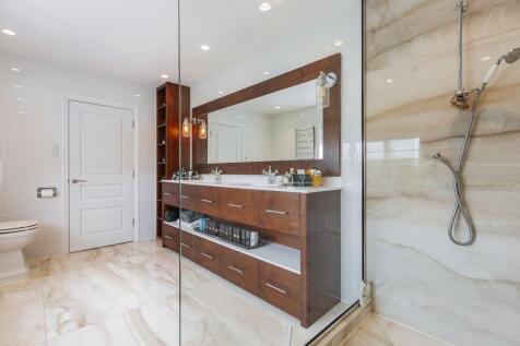 Ensuite (Main Bedroom)