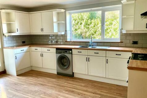 Kitchen pic3.jpg